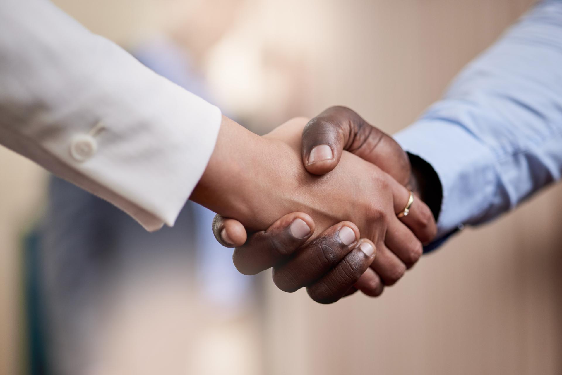 Cómo la revisoría fiscal y la asesoría tributaria trabajan juntas para blindar a una empresa